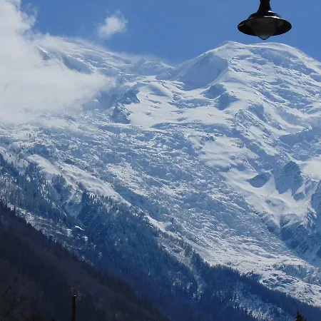 Vallee Blanche Apartman *
